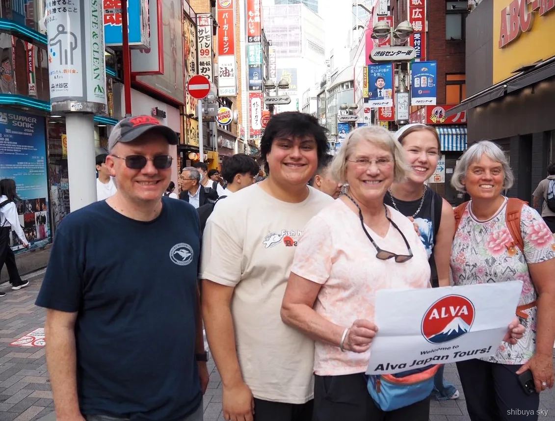 Passeio de cultura pop do Shibuya Sky, guia e visitantes em Shibuya