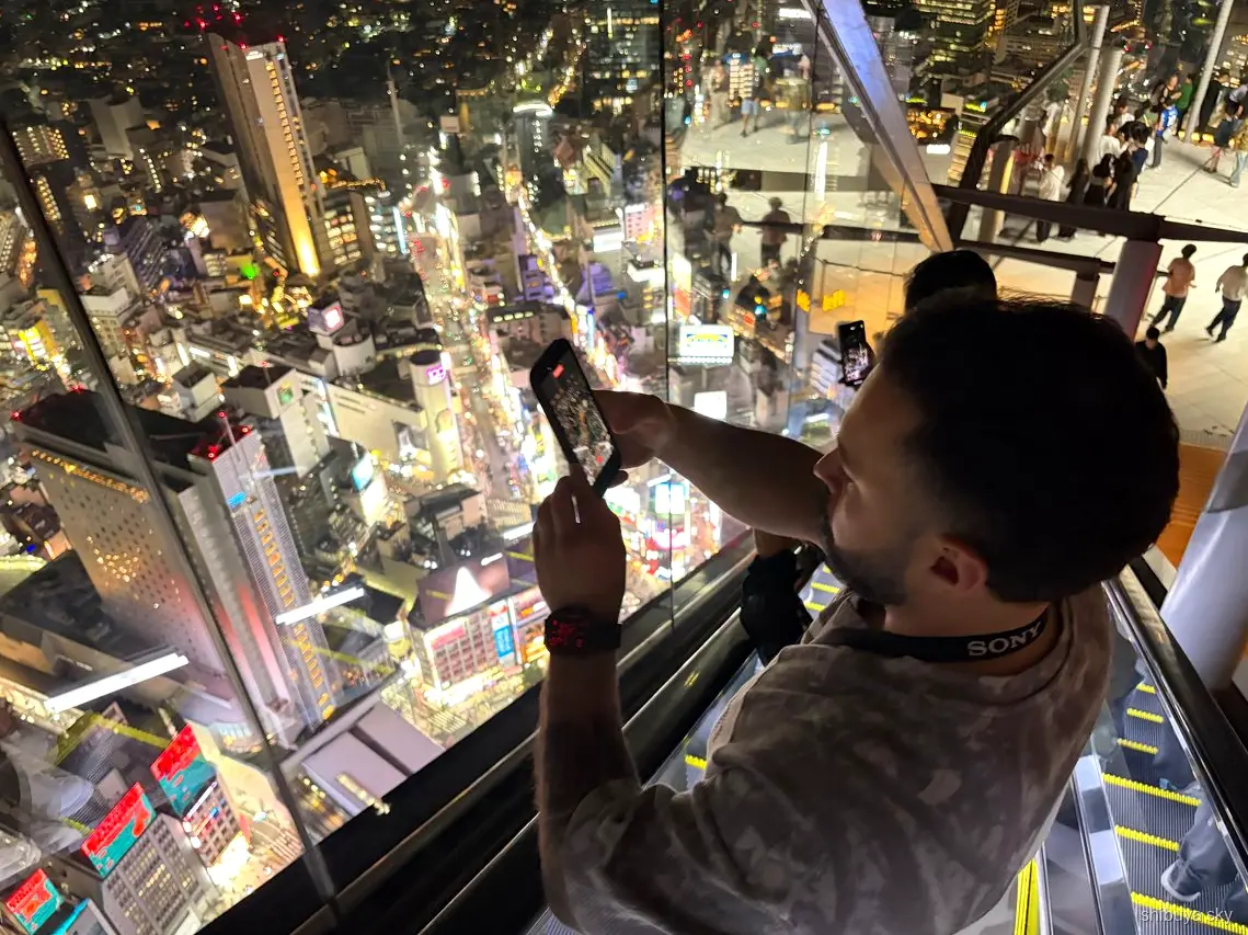 Passeio Shibuya Sky, luzes da cidade vistas do mirante