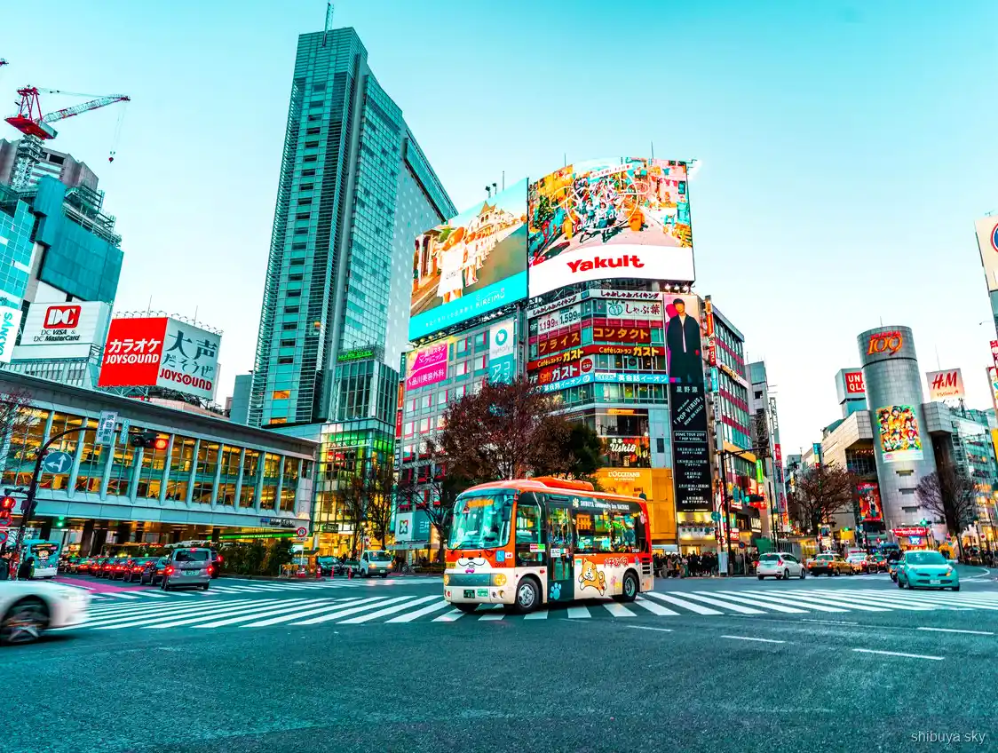 Shibuya Sky Tour, Straßenszene in Center Gai