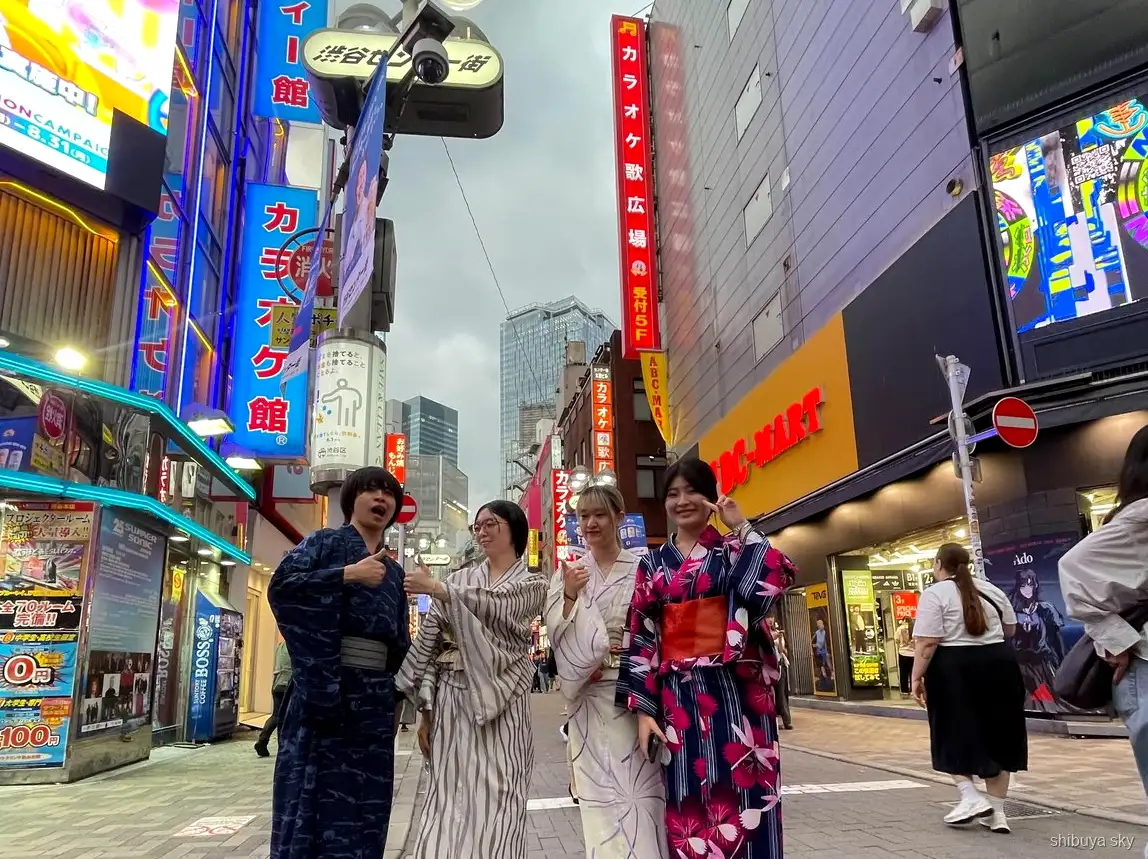 Shibuya Sky yukata tour, nachtzicht vanaf het dek