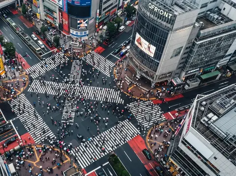 Gruppo del tour guidato Shibuya Sky allo Scramble Crossing