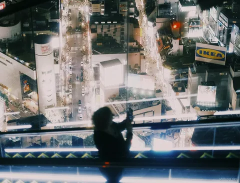 Tour nocturno Shibuya Sky, orilla de Shibuya Stream