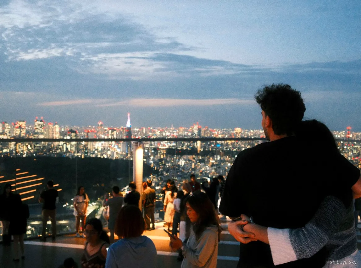 Tour vita notturna Shibuya Sky, via di Center Gai
