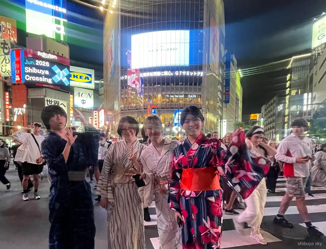 Visite de nuit Shibuya Sky en yukata, arrêt photo